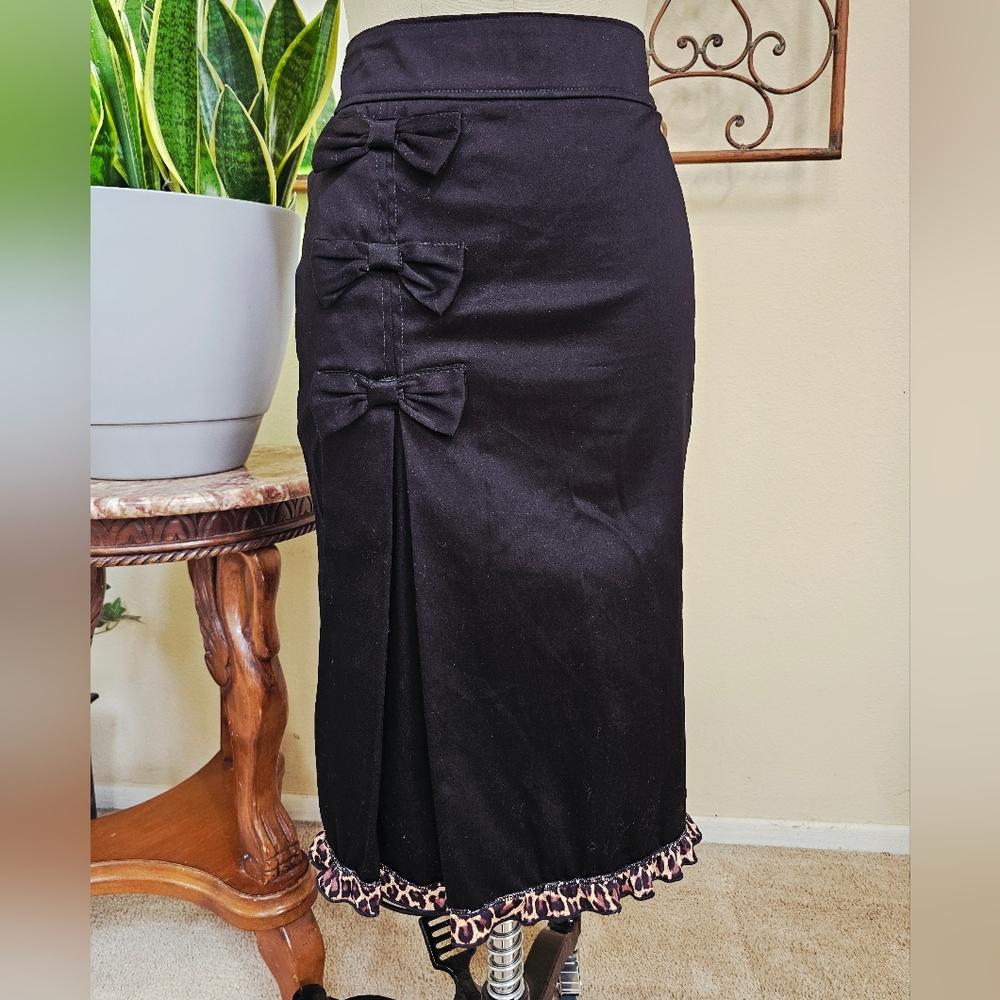 Chic Black Pencil Skirt with Bow Details